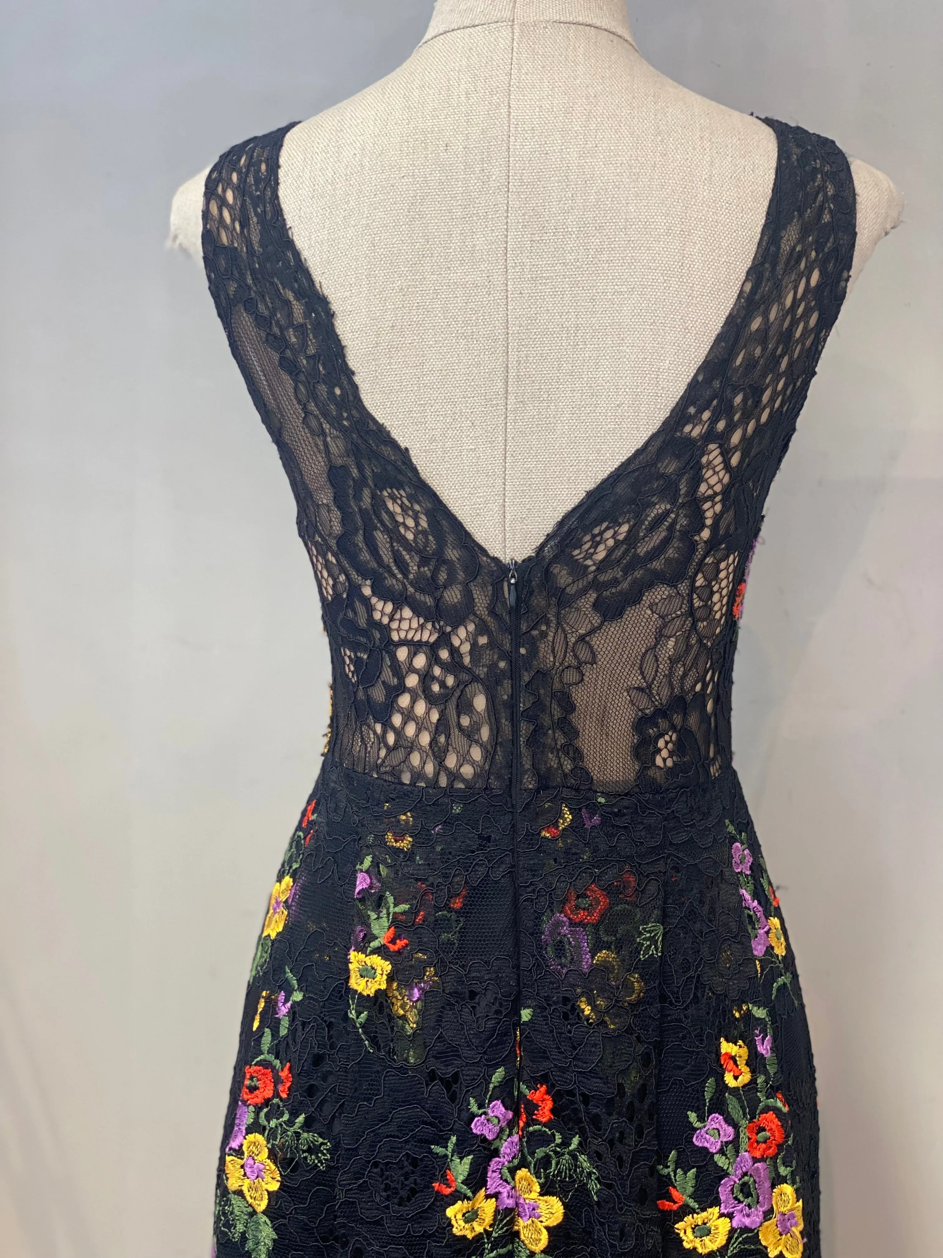 Vestido de Encaje Floreado (Talle S)