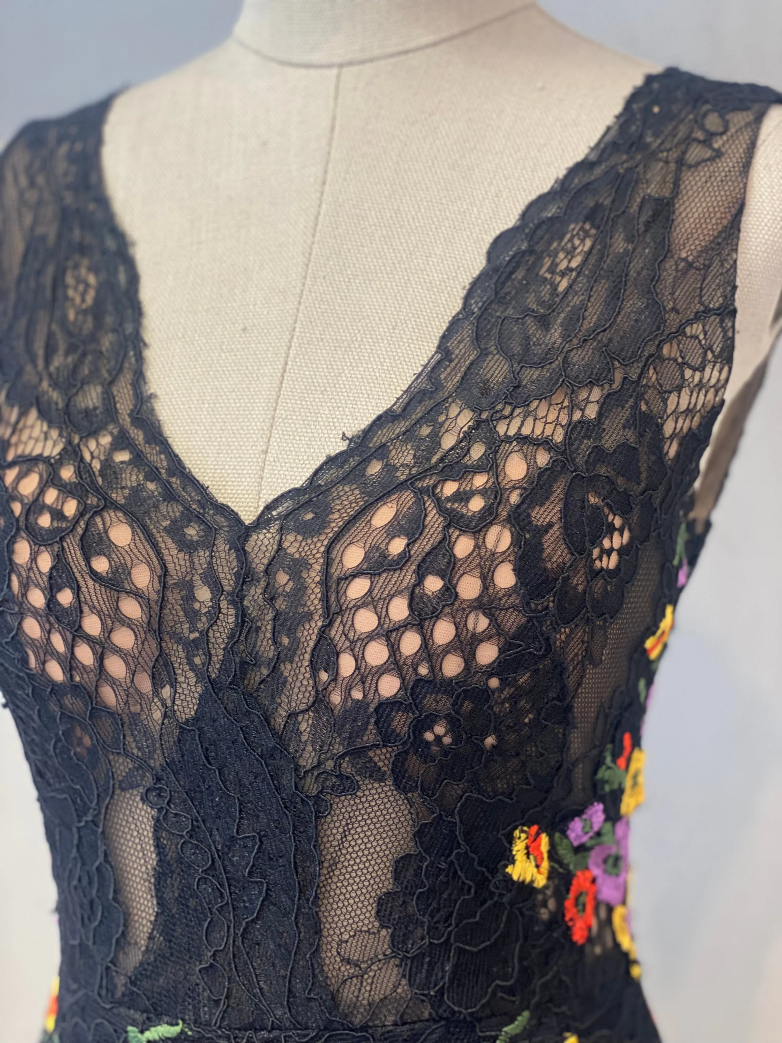 Vestido de Encaje Floreado (Talle S)