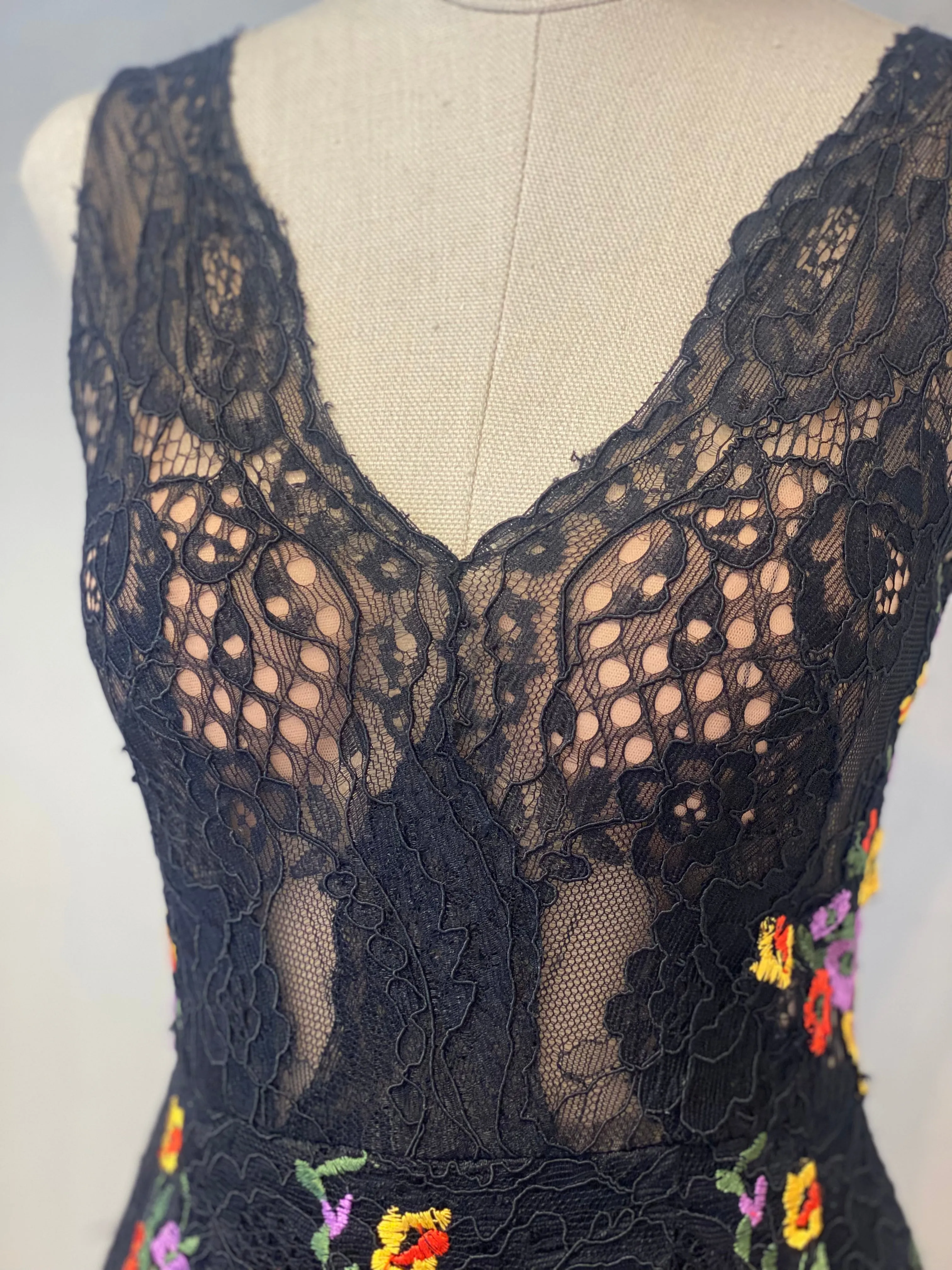 Vestido de Encaje Floreado (Talle S)