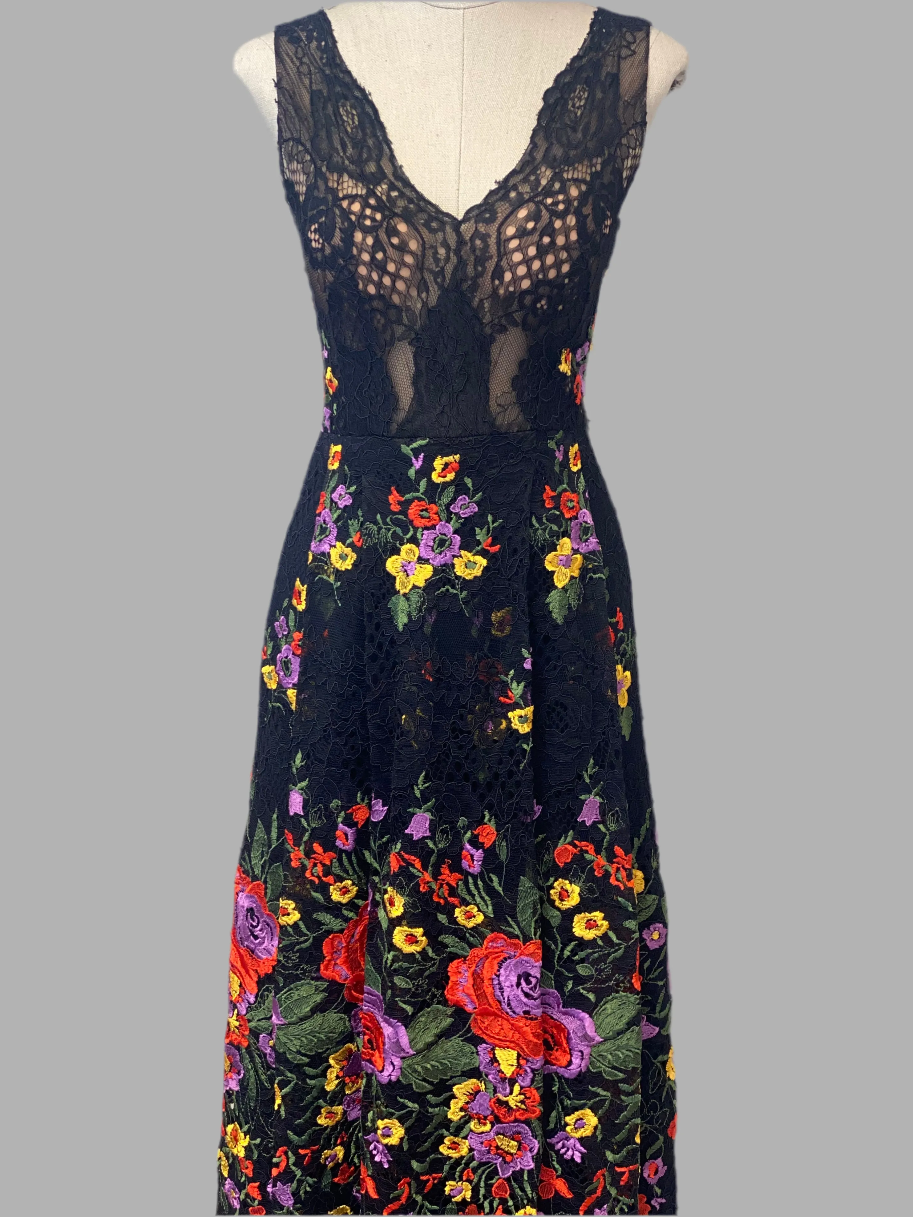 Vestido de Encaje Floreado (Talle S)