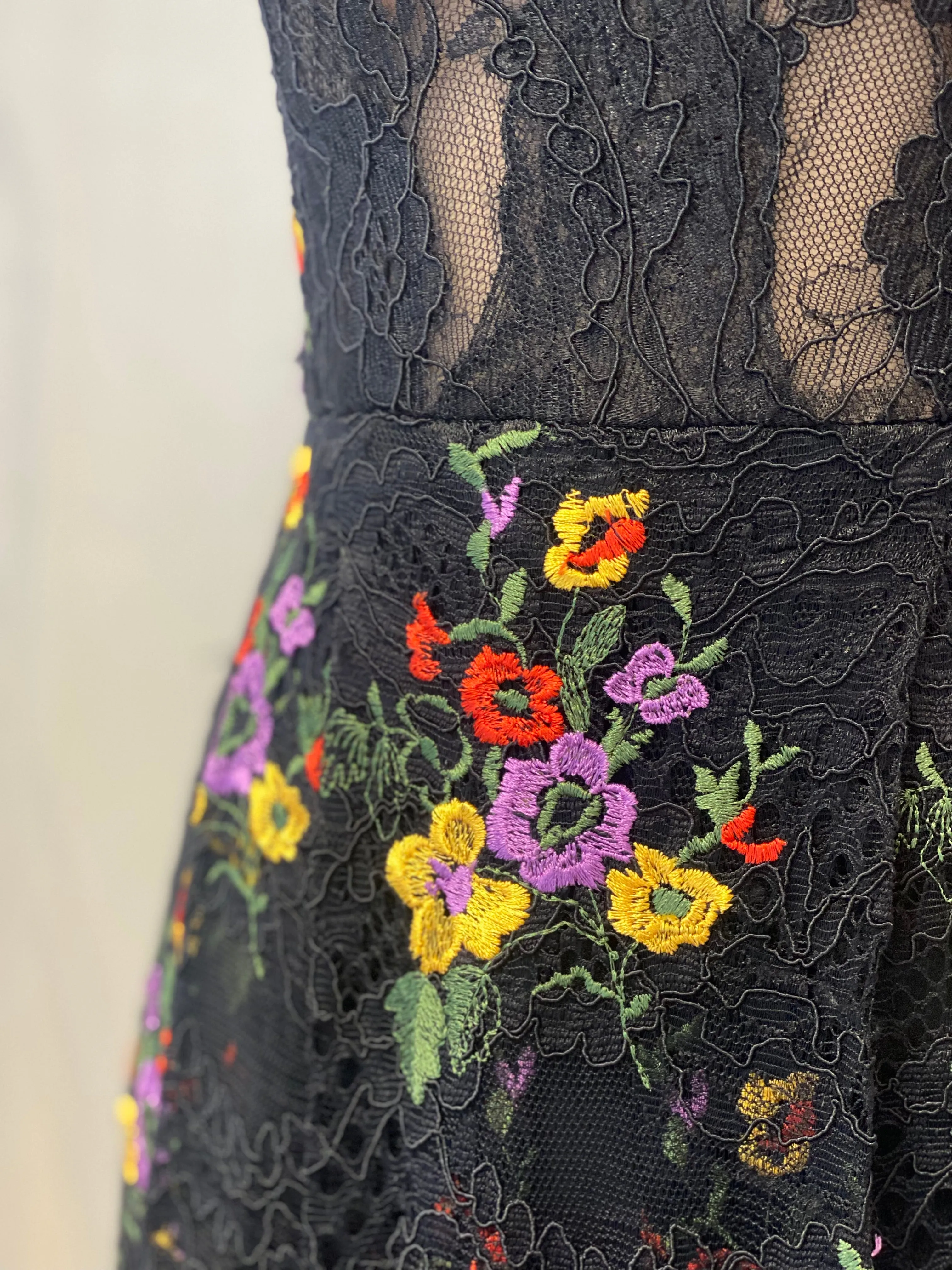 Vestido de Encaje Floreado (Talle S)